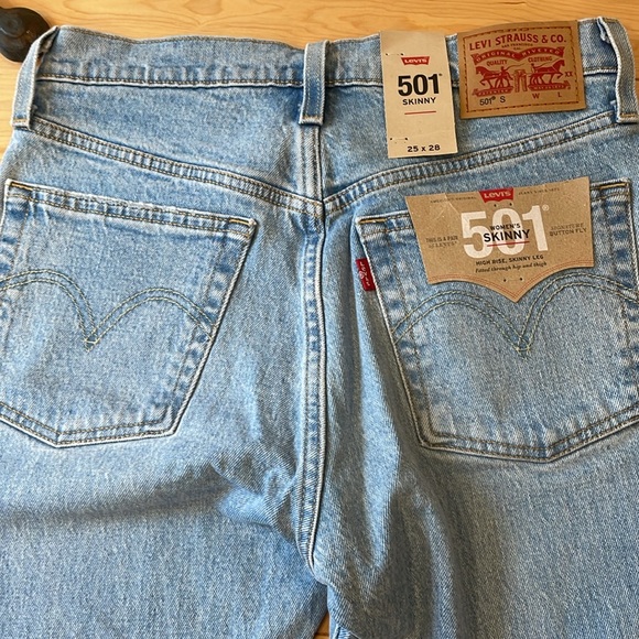 Levi’s 501 button fly skinny light wash denim 25x28 jeans - Picture 8 of 12